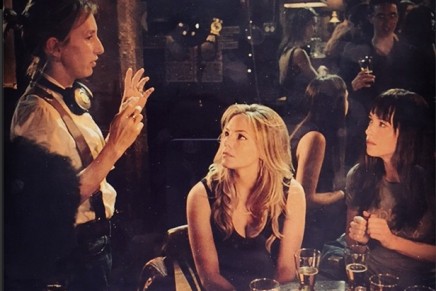 Nueva imagen del rodaje de la película 50 Sombras: Ana y Kate en el bar